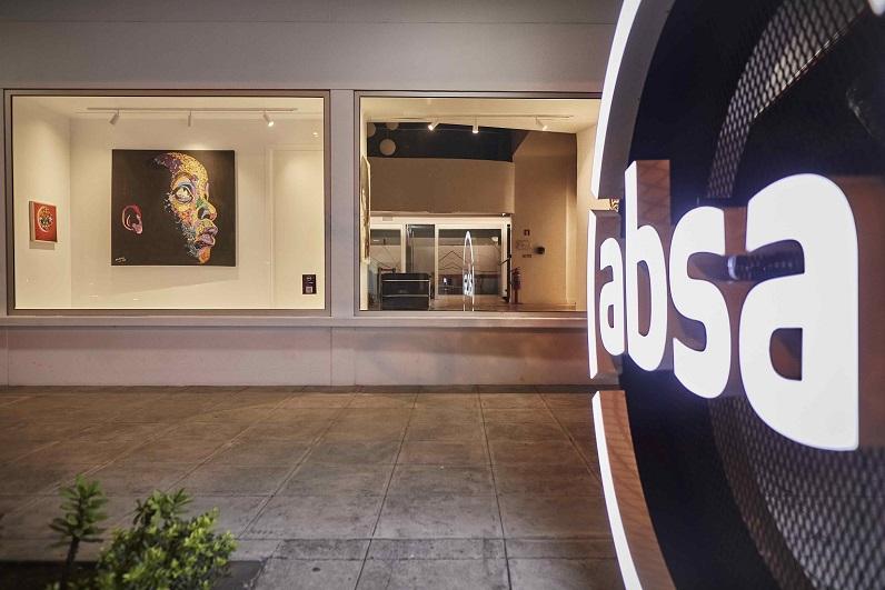 Absa Bank Mozambique presents ‘Urban Faces and Gazes’ by Mateus Sithole Absa Bank Mozambique presents ‘Urban Faces and Gazes’ by Mateus Sithole