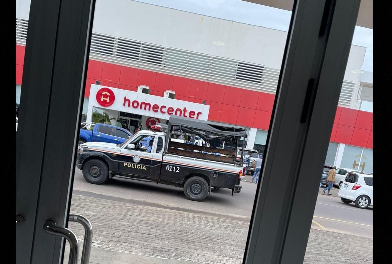 Armed gang kidnaps businessman outside Maputo furniture store Armed gang kidnaps businessman outside Maputo furniture store