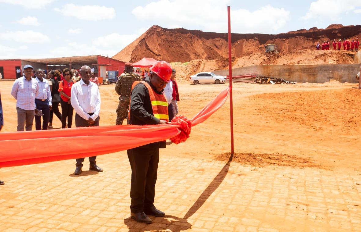 Nyusi inaugurates heavy sands project in Chibuto Nyusi inaugurates heavy sands project in Chibuto