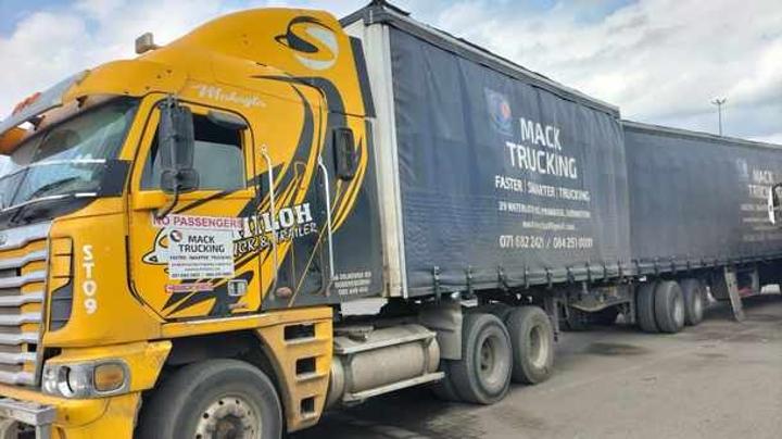 Lorry driver ‘sneaks off’ as officials discover 200kg of cocaine declared as hairpieces at South Africa-Mozambique border post Lorry driver ‘sneaks off’ as officials discover 200kg of cocaine declared as hairpieces at South Africa-Mozambique border post