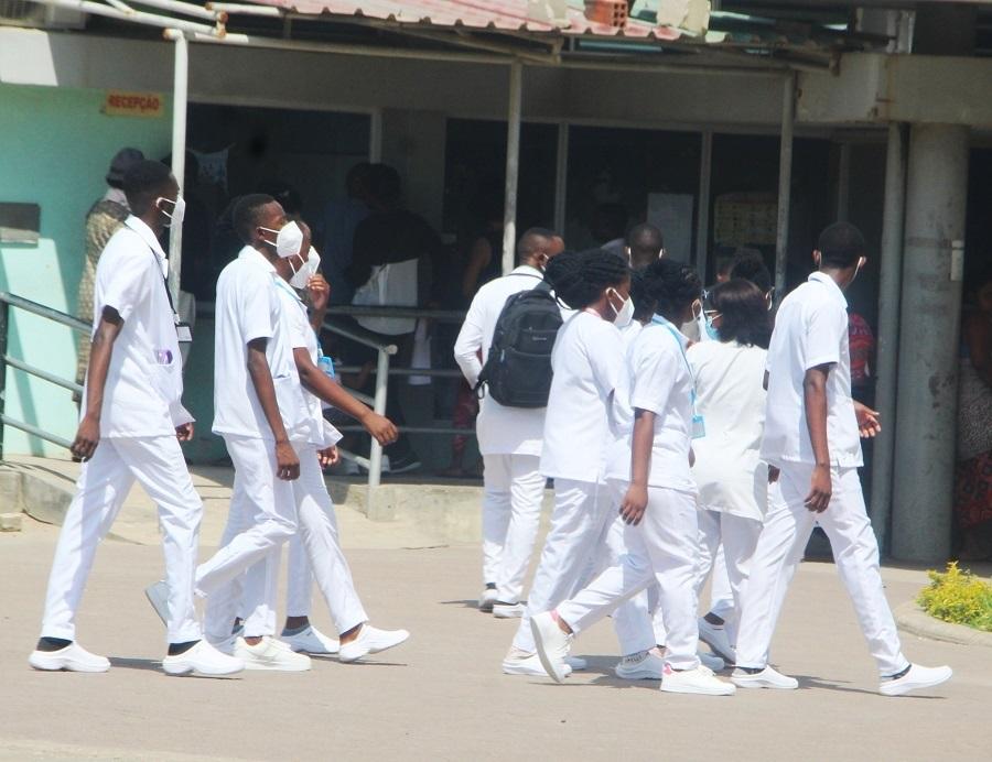 Students of the Institute of Health Sciences of Beira mitigate absence of doctors at HCB Students of the Institute of Health Sciences of Beira mitigate absence of doctors at HCB