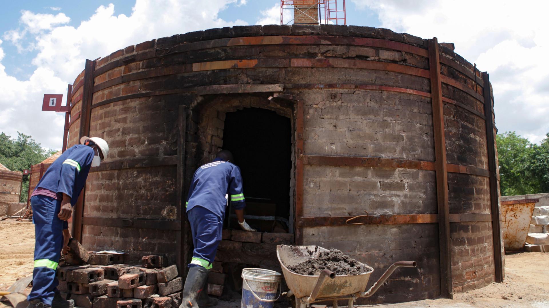 Mozambican authorities incinerate unsafe cosmetics Mozambican authorities incinerate unsafe cosmetics