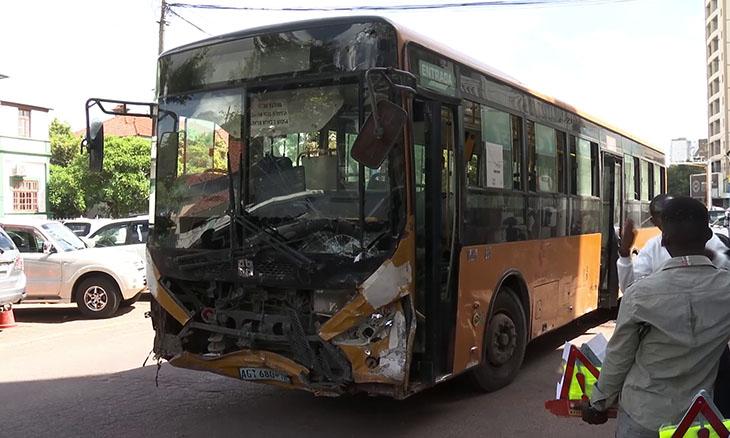 Bus collides with six vehicles after brakes fail Bus collides with six vehicles after brakes fail