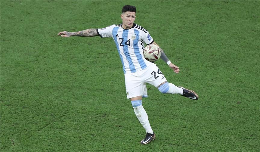 Chelsea inks Argentine star Fernandez from Benfica for British-record transfer fee Chelsea inks Argentine star Fernandez from Benfica for British-record transfer fee