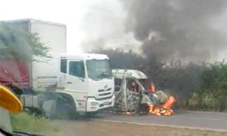 Another Mozambican vehicle reportedly torched in South Africa Another Mozambican vehicle reportedly torched in South Africa