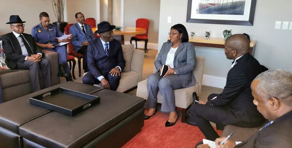 South African Minister receives Mozambican counterpart to discuss border violence South African Minister receives Mozambican counterpart to discuss border violence