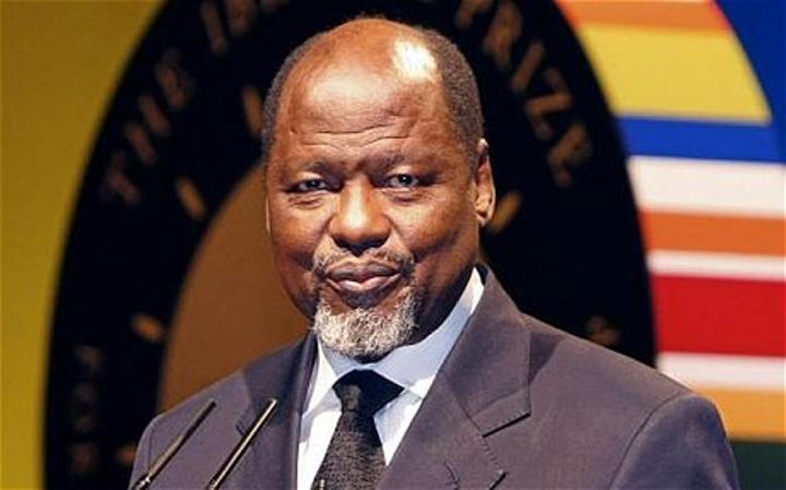 AfDB chief to meet Mozambique’s Chissano over Zimbabwe debt AfDB chief to meet Mozambique’s Chissano over Zimbabwe debt