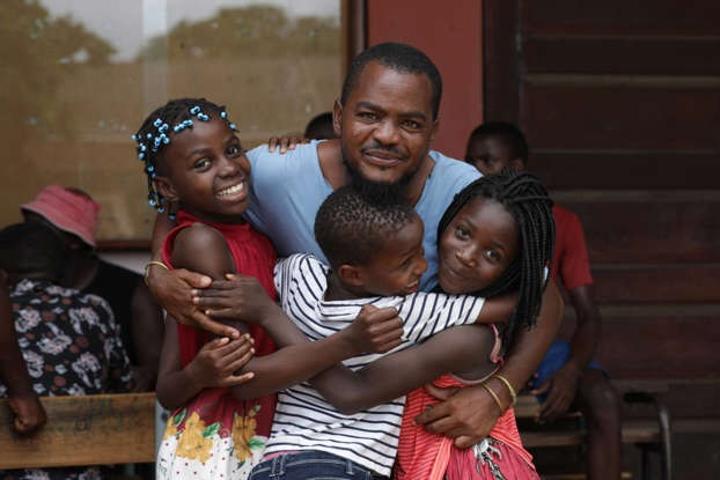 Smiles and hugs for Agostinho, displaced by the floods just before his birthday Smiles and hugs for Agostinho, displaced by the floods just before his birthday