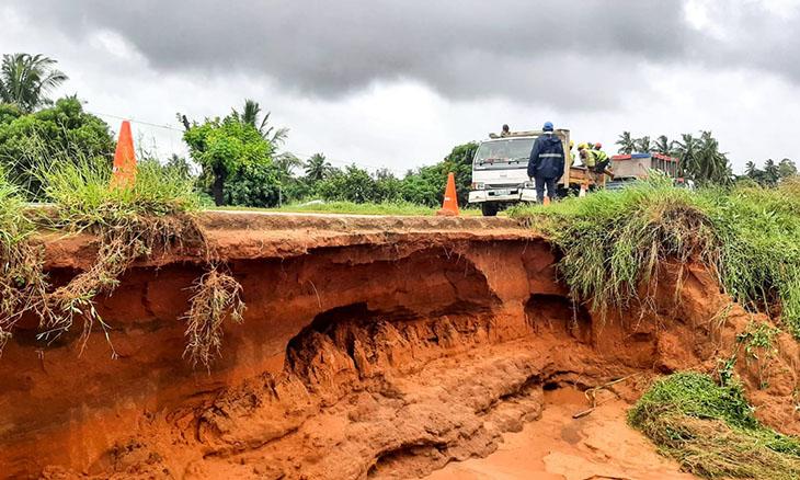 Rains take a toll on roads in Inhambane province Rains take a toll on roads in Inhambane province