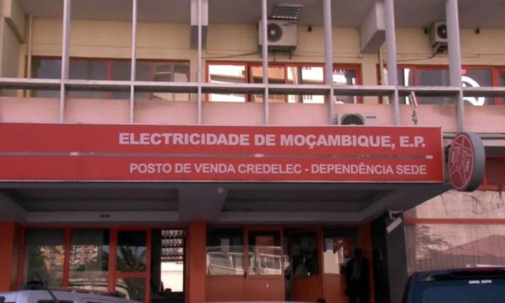 Journalist accused of libelling electricity company Journalist accused of libelling electricity company