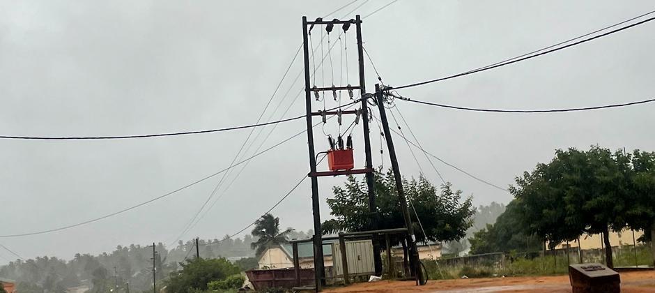 Over 100,000 deprived of electricity Over 100,000 deprived of electricity