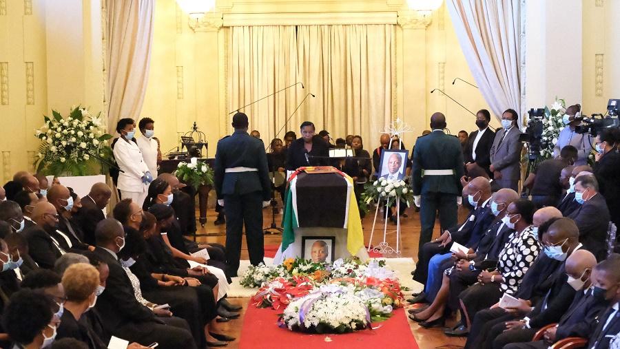 Thousands bid final farewell to pascoal mocumbi Thousands bid final farewell to pascoal mocumbi