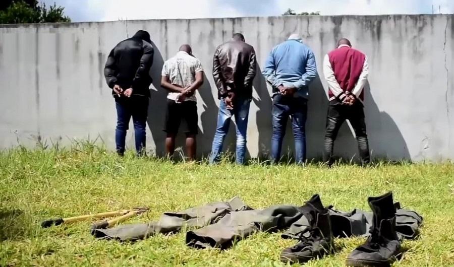 Policeman among gold thieves Policeman among gold thieves