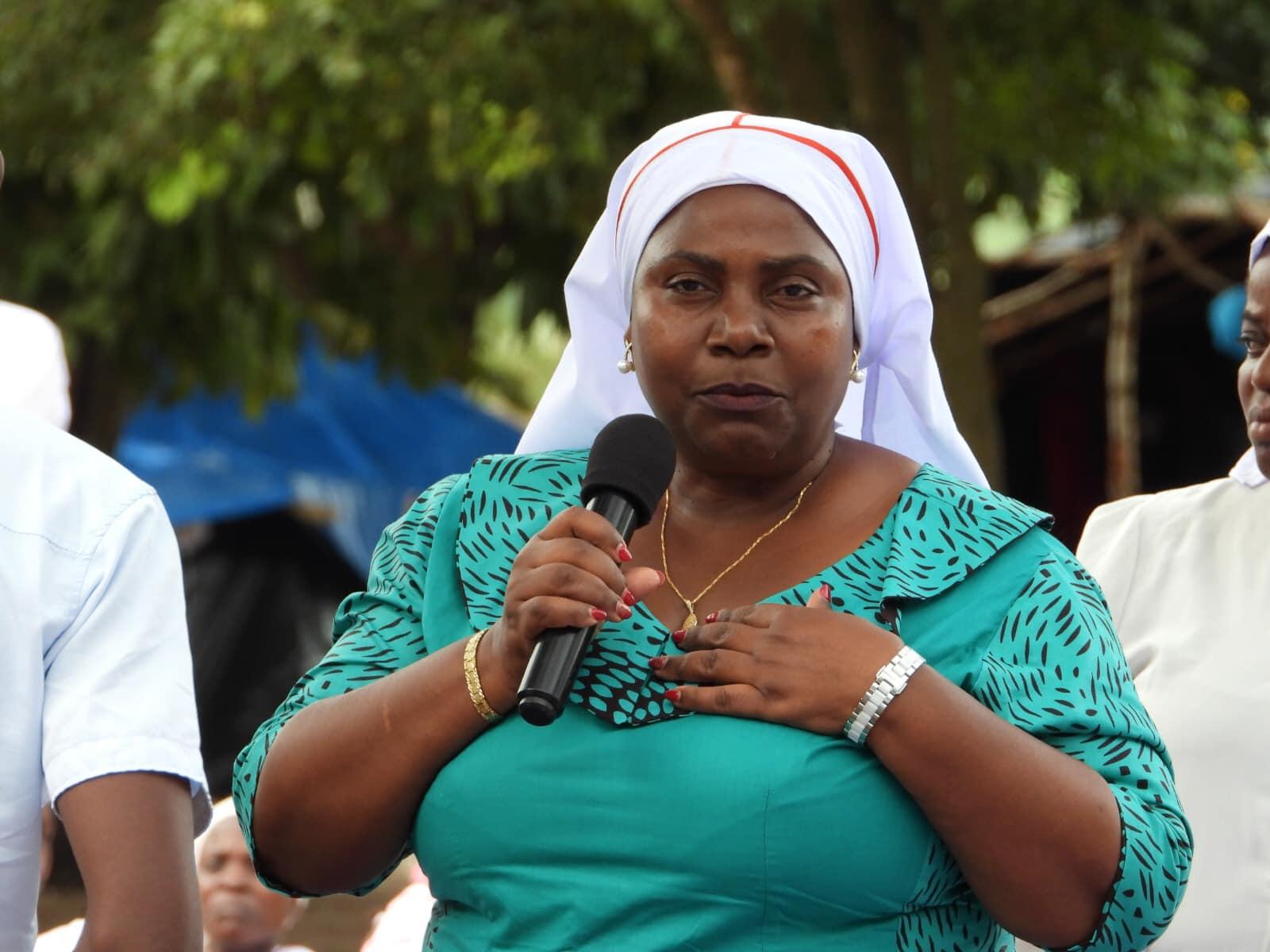 Manica Governor addresses religious sect on health, education, child marriage Manica Governor addresses religious sect on health, education, child marriage