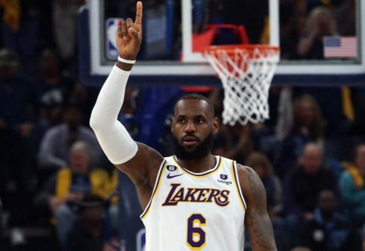 Lakers upset Grizzlies on road in play-off opener Lakers upset Grizzlies on road in play-off opener