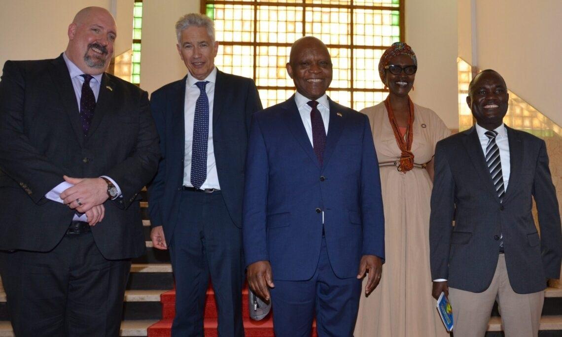 Global Fund and UNAIDS leaders visit Mozambique in support of a sustainable HIV/AIDS response Global Fund and UNAIDS leaders visit Mozambique in support of a sustainable HIV/AIDS response