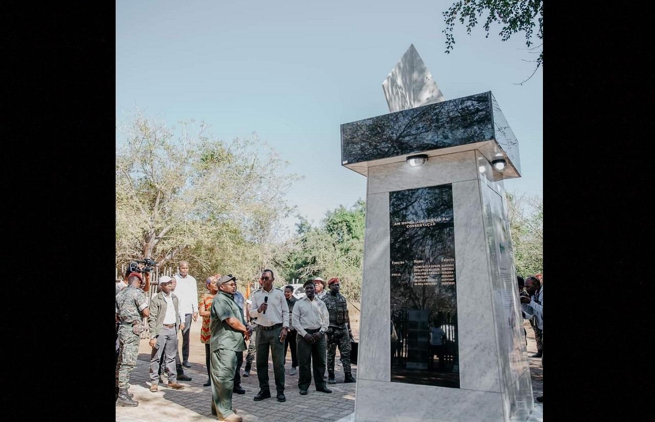 President unveils Conservation Heroes monument marking 50 years of Banhine and Zinave National Parks President unveils Conservation Heroes monument marking 50 years of Banhine and Zinave National Parks
