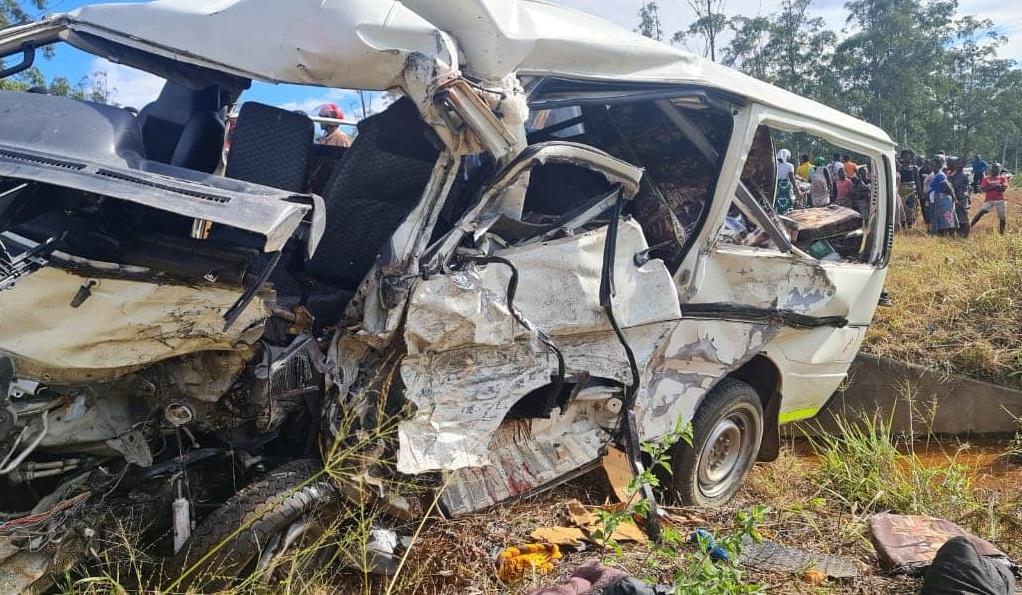 At least two killed and 26 injured in Messica crash At least two killed and 26 injured in Messica crash