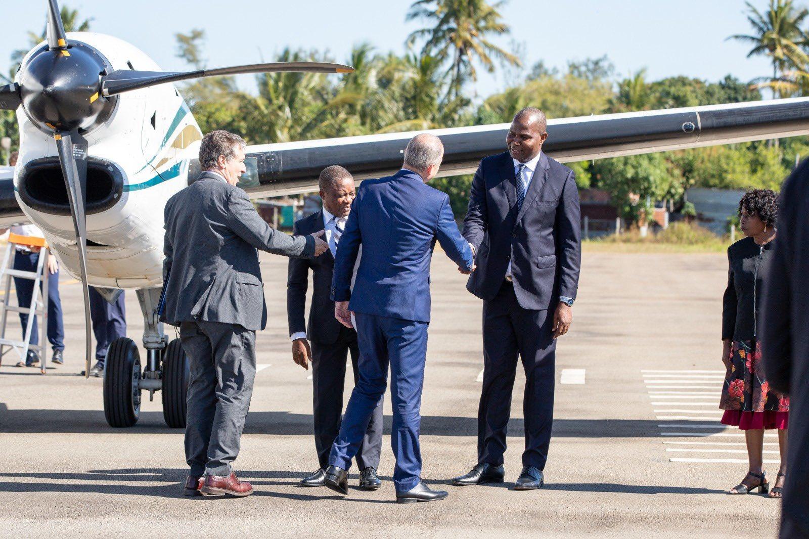 Ireland’s Tánaiste commits €1M to Inhambane province for jobs, health and water Ireland’s Tánaiste commits €1M to Inhambane province for jobs, health and water