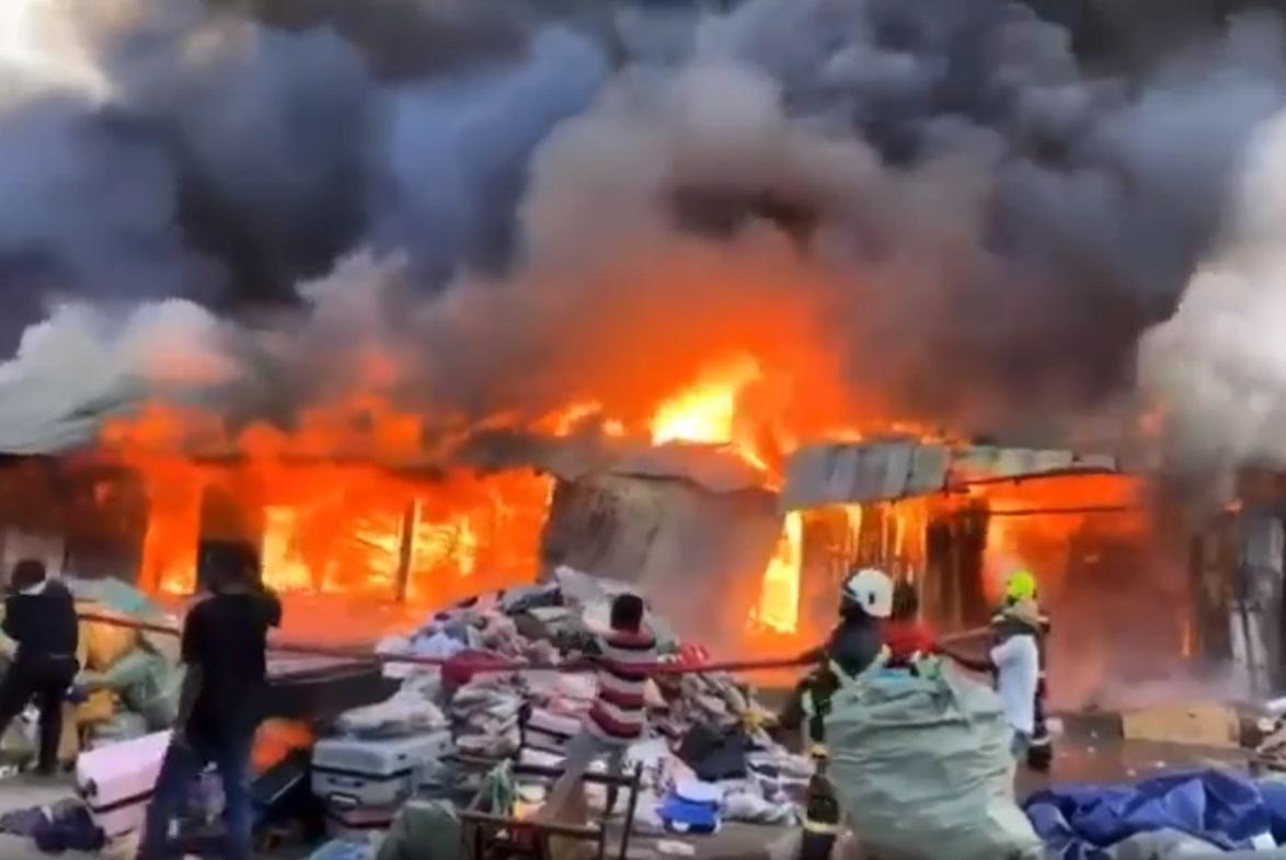 Fire devours Quelimane’s Mercado Central Fire devours Quelimane’s Mercado Central