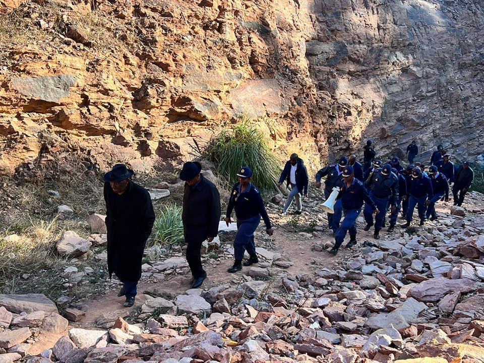 At least 79 Mozambicans detained for illegal mining in last 12 months At least 79 Mozambicans detained for illegal mining in last 12 months