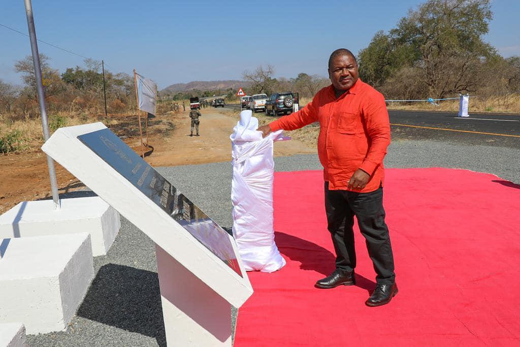 President inaugurates Roma-Negomano section of Mozambique to Tanzania road President inaugurates Roma-Negomano section of Mozambique to Tanzania road