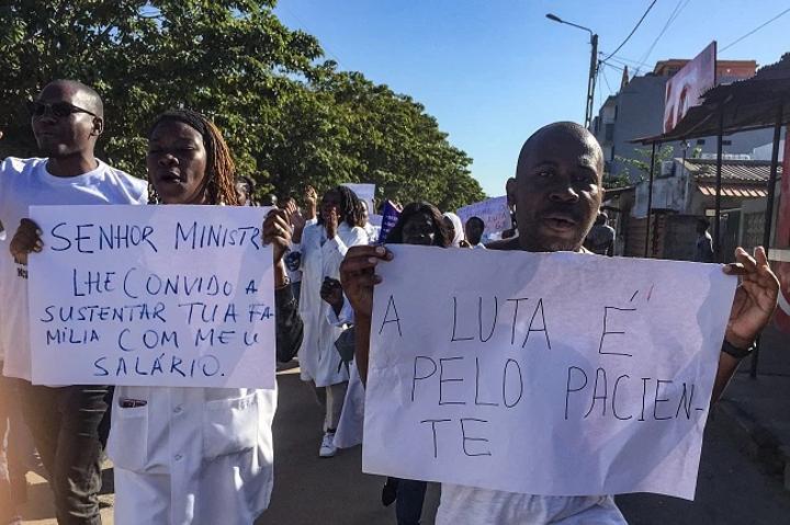 Doctors to decide whether to continue strike at meeting on Friday Doctors to decide whether to continue strike at meeting on Friday
