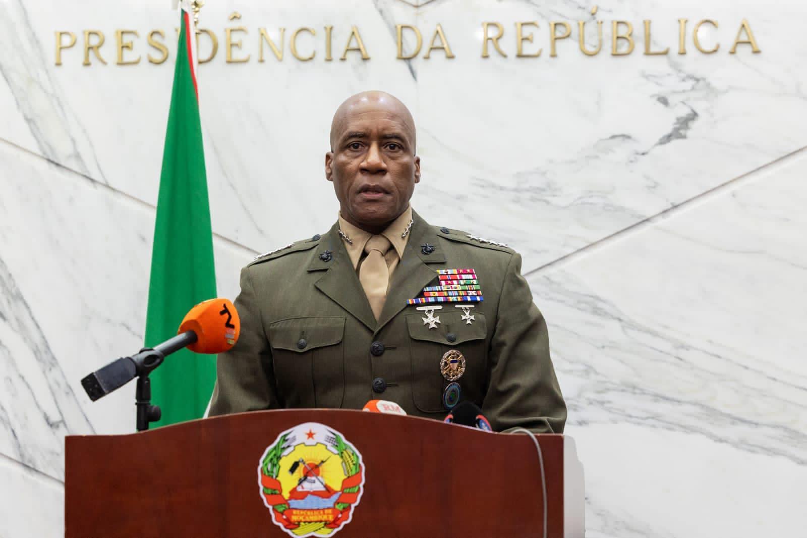 President meets with AFRICOM commander President meets with AFRICOM commander
