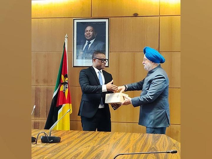 India: Union Minister Hardeep Singh Puri, Mozambique Economy Minister discuss ways to further enhance collaboration in energy projects India: Union Minister Hardeep Singh Puri, Mozambique Economy Minister discuss ways to further enhance collaboration in energy projects
