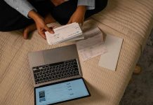 Fewer Consumers Writing Cheques as Market Goes Electronic Fewer Consumers Writing Cheques as Market Goes Electronic