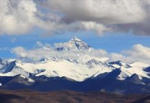 Stranded Hikers and Guides Rescued from Everest Region Stranded Hikers and Guides Rescued from Everest Region