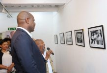 Admirer Visits Naíta Ussene’s Exhibition in Maputo Admirer Visits Naíta Ussene's Exhibition in Maputo