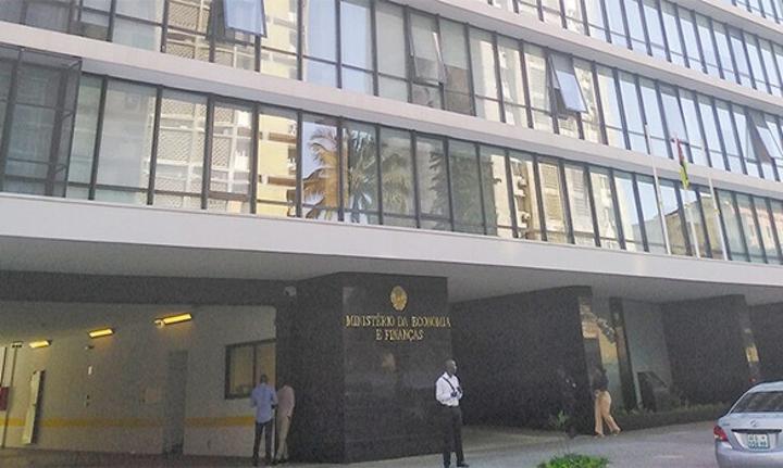 Government Guarantees Salary Continuity for Ex-Officials Government Guarantees Salary Continuity for Ex-Officials