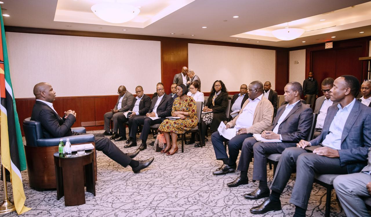 Mozambique President Chapo Meets US Under Secretary Mozambique President Chapo Meets US Under Secretary