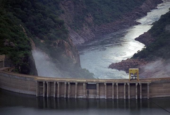 Historic Low Water Levels in Mozambique'S Zambezi Basin Historic Low Water Levels in Mozambique'S Zambezi Basin