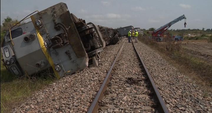 Freight Train Derails in Dondo Due to Vandalism Freight Train Derails in Dondo Due to Vandalism