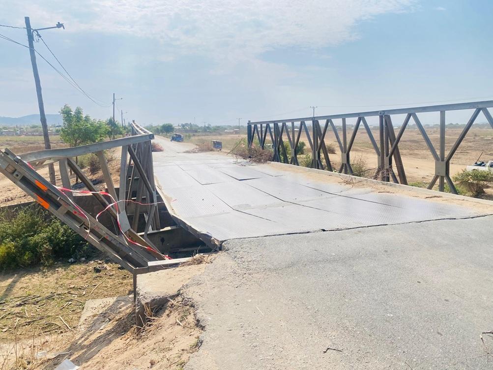 Small metal bridge collapses in Tete city Small metal bridge collapses in Tete city