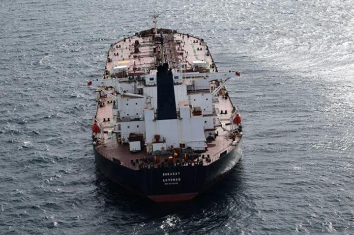 Oil slips on oversupply worries, sanctions risk in focus Oil slips on oversupply worries, sanctions risk in focus