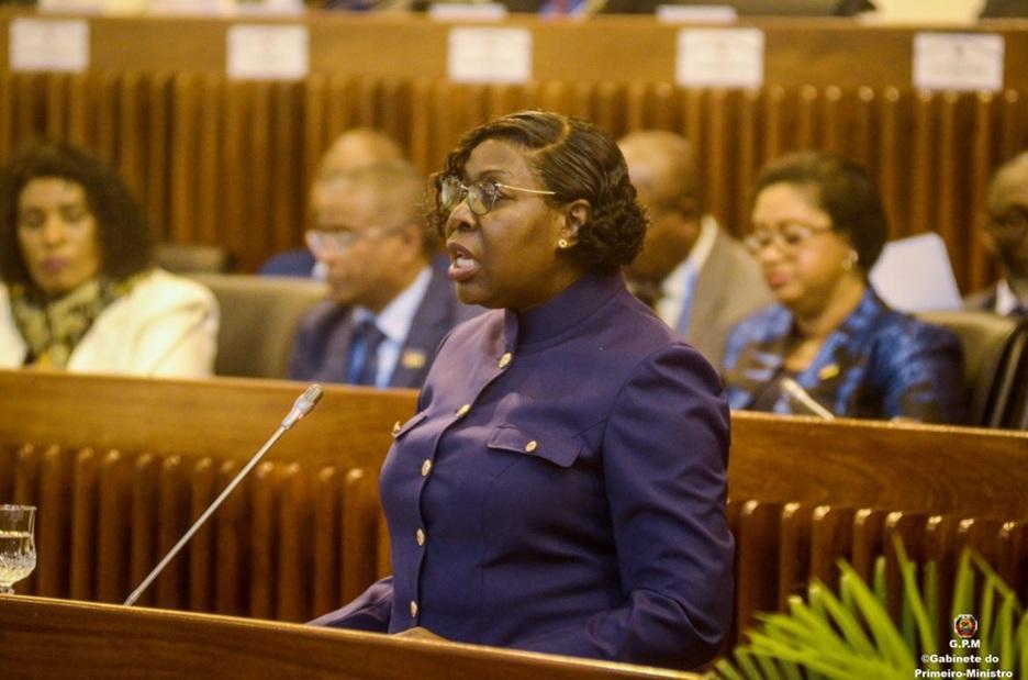 LAM Restructuring To Cut Workforce And Add Embraer 190s LAM Restructuring To Cut Workforce And Add Embraer 190s