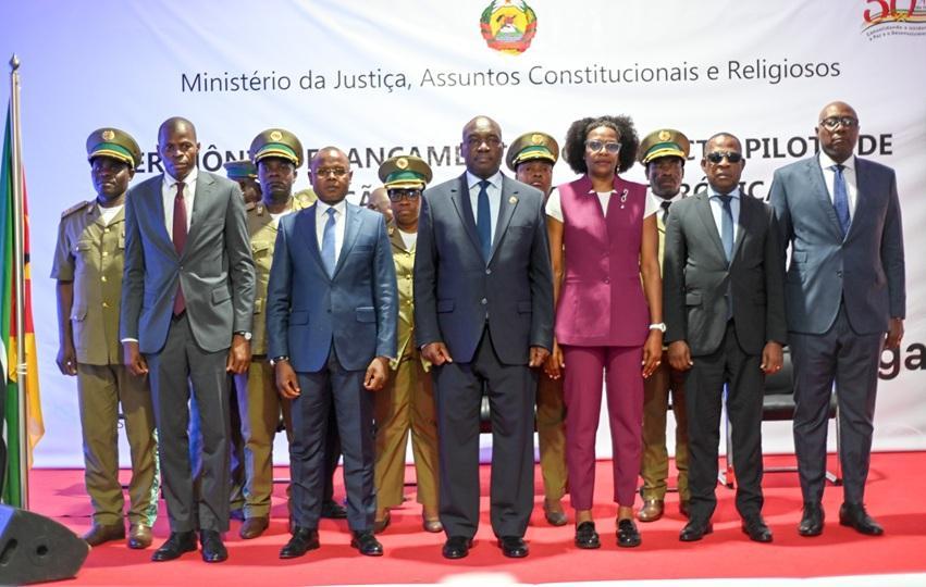 New Electronic Bracelets to Ease Prison Pressure New Electronic Bracelets to Ease Prison Pressure