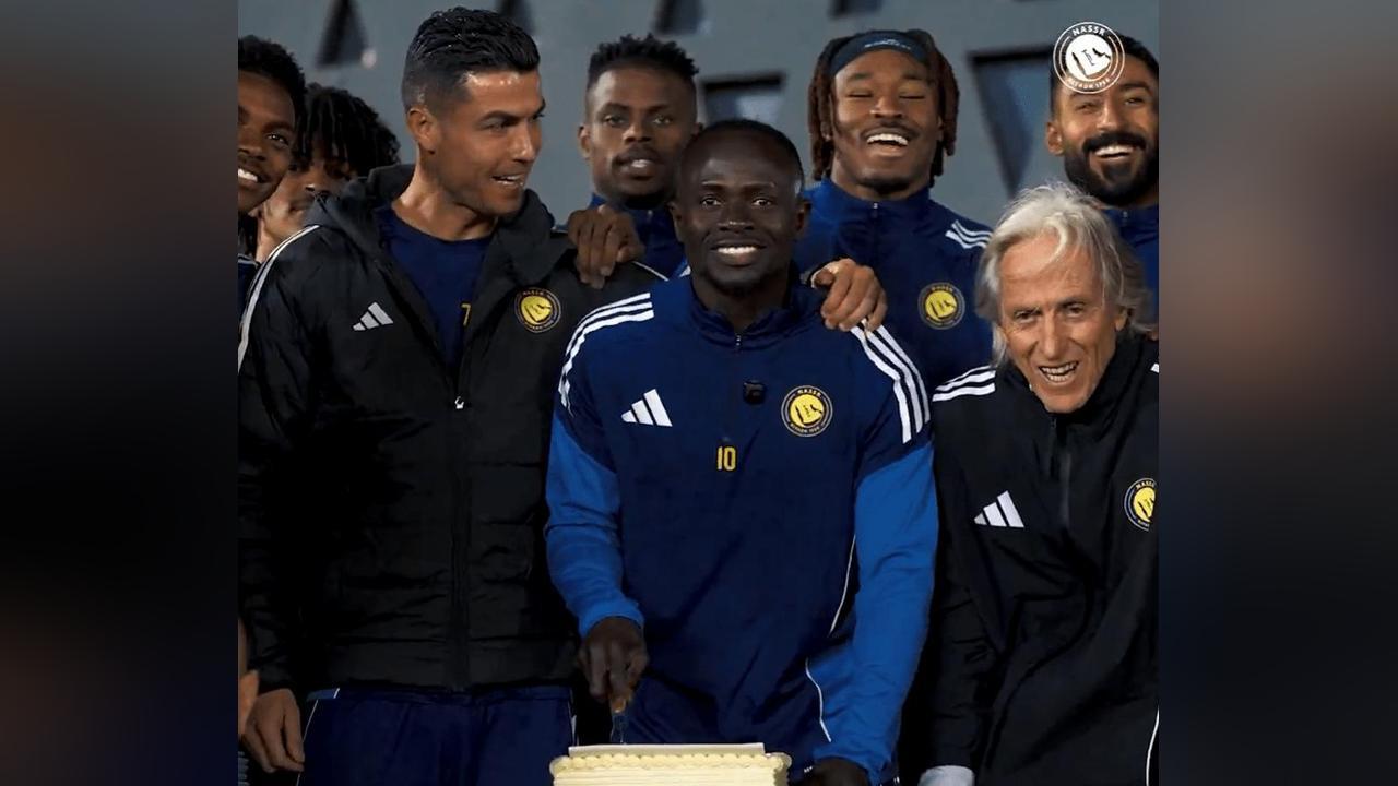 Ronaldo Welcomes AFCON Champion Mané to Al-Nassr Ronaldo Welcomes AFCON Champion Mané to Al-Nassr