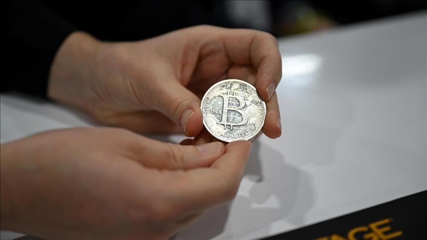 Bitcoin Weekly Downward Trend from Institutional Sell-Offs Bitcoin Weekly Downward Trend from Institutional Sell-Offs