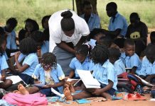 Over 10,500 Classes Held Outdoors in Mozambique, Minister Over 10,500 Classes Held Outdoors in Mozambique, Minister