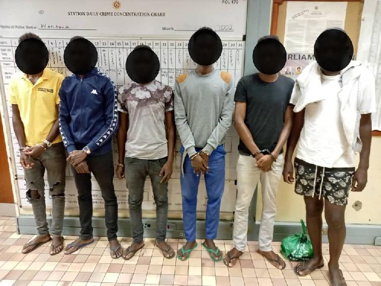 'Fake' cops detained 'Fake' cops detained