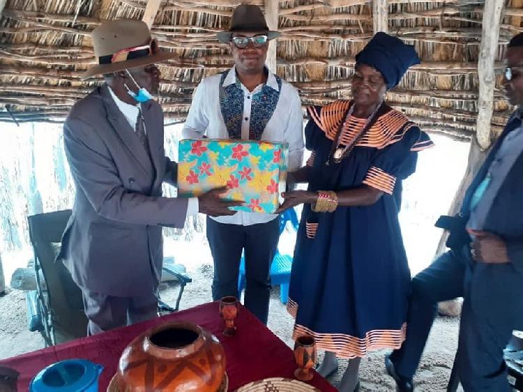 Venaani visits Ombandja chief Venaani visits Ombandja chief