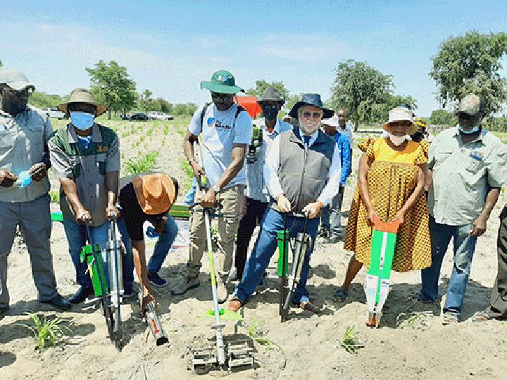 Ministry offers northern farmers new equipment Ministry offers northern farmers new equipment