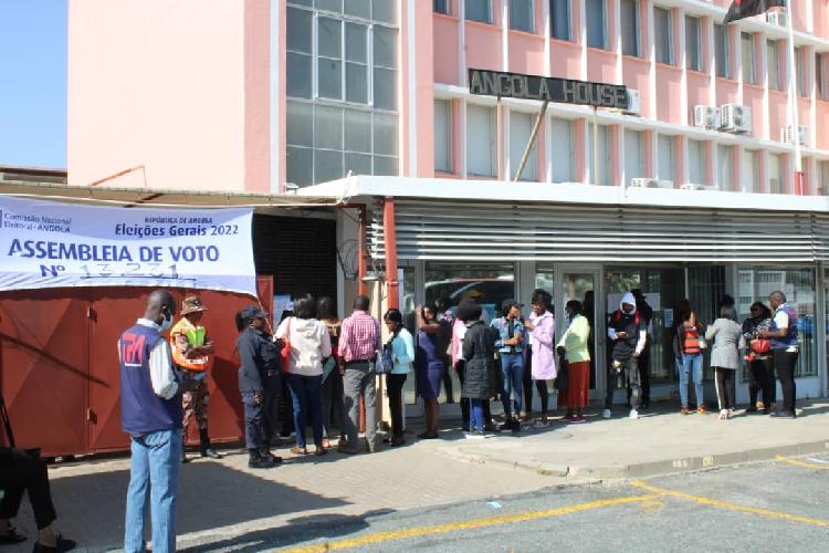 Angolans who voted in Namibia back Unita Angolans who voted in Namibia back Unita