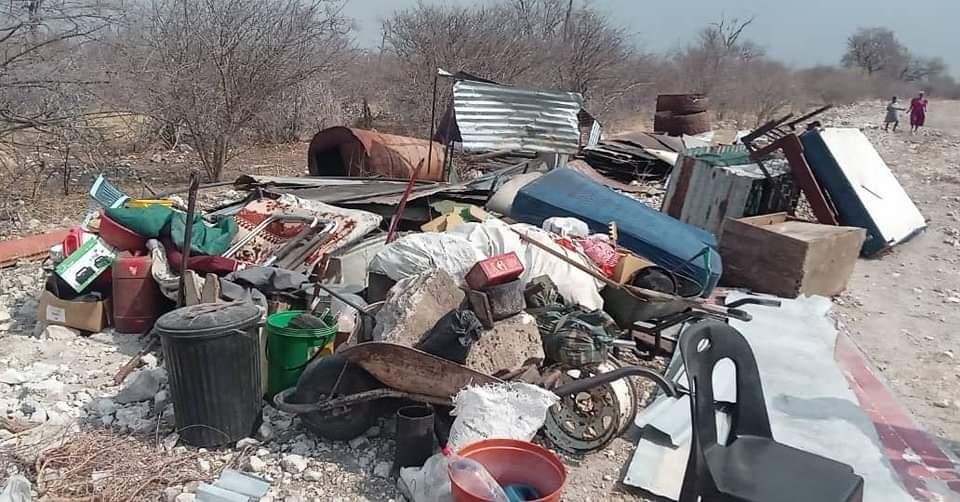 Hapless elderly ‘dumped’ by roadside… farmers demand to be resettled after Arcadia eviction Hapless elderly ‘dumped’ by roadside… farmers demand to be resettled after Arcadia eviction