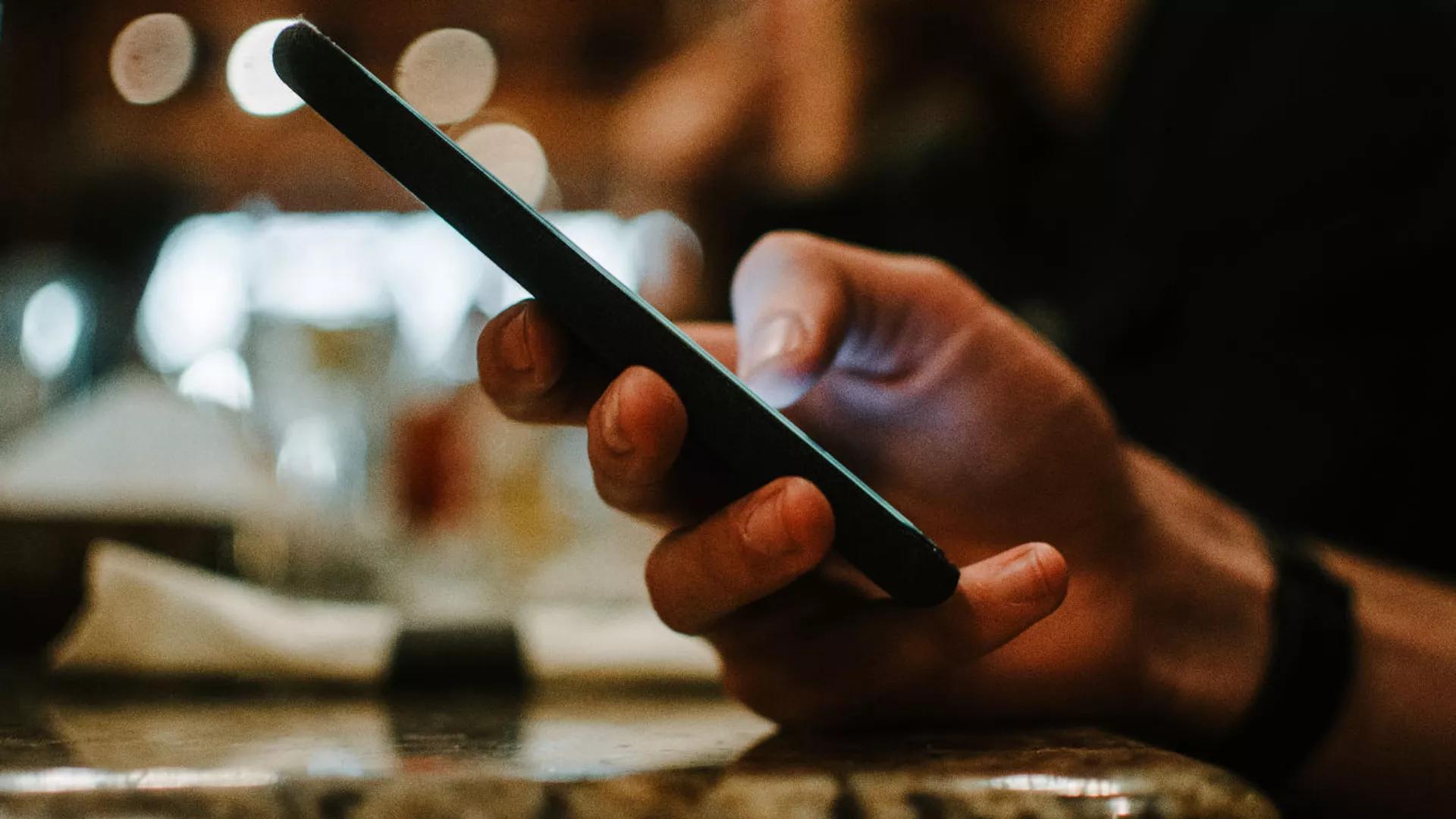 'Seamless Connections': High-Stakes Challenges of Direct Satellite-to-Smartphone Race 'Seamless Connections': High-Stakes Challenges of Direct Satellite-to-Smartphone Race