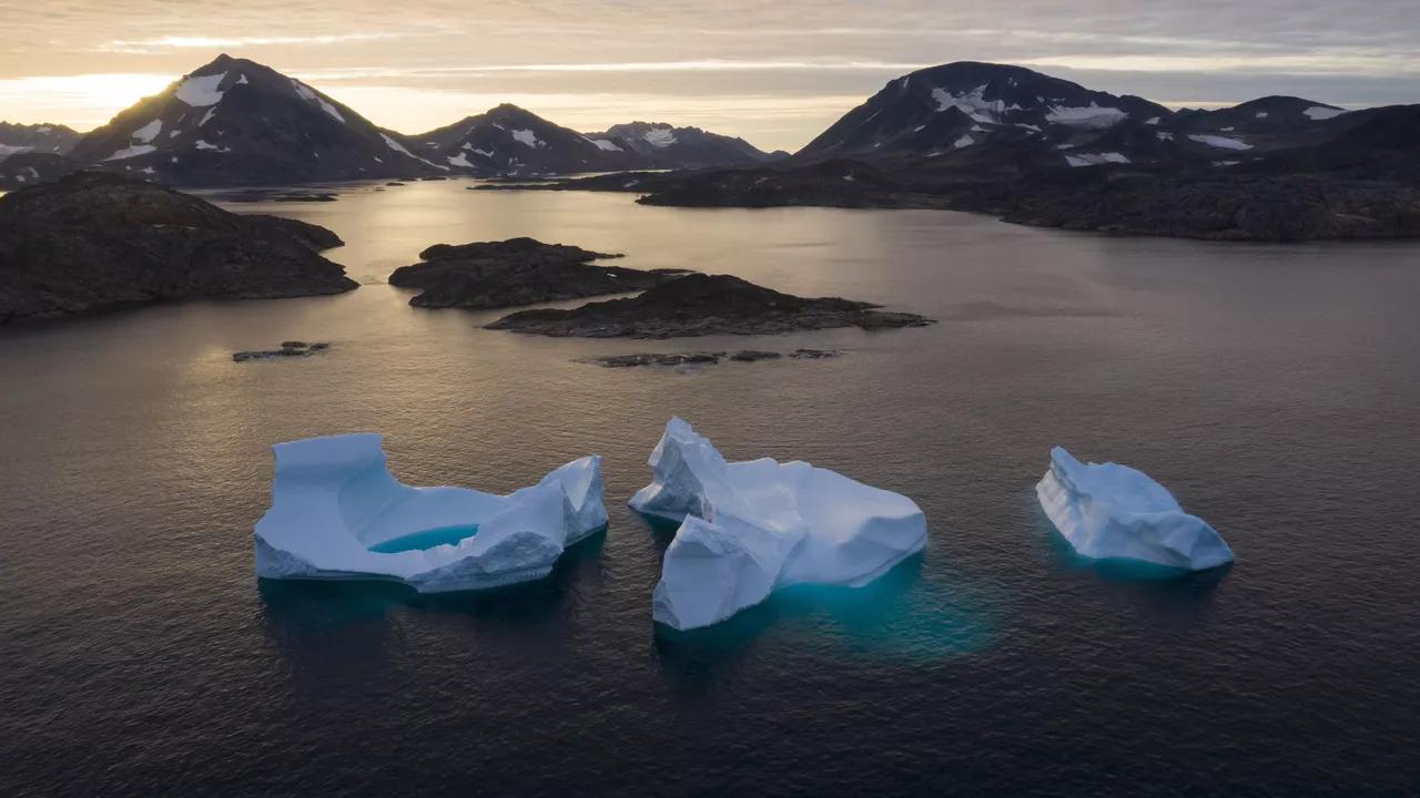 Greenland Ice Getting Darker, Melting Faster Due to Pigmented Algae, Researchers Say Greenland Ice Getting Darker, Melting Faster Due to Pigmented Algae, Researchers Say